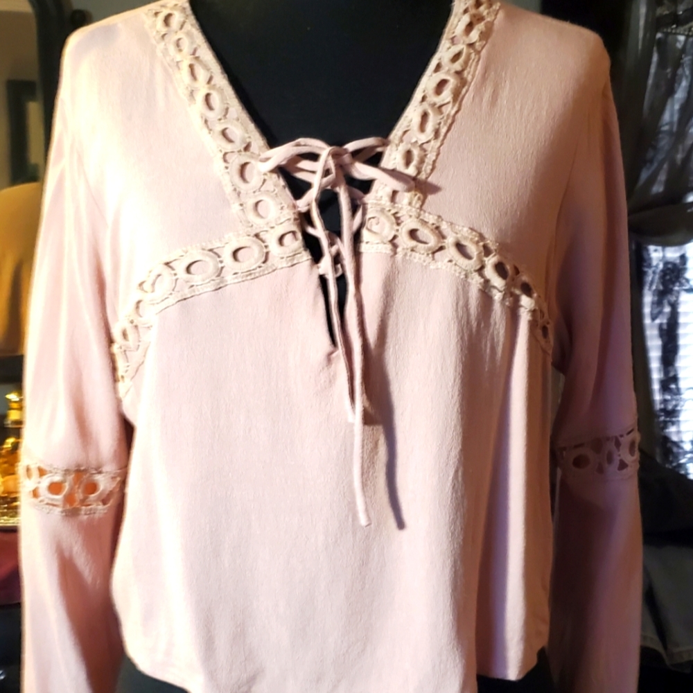CHARLOTTE RUSSE XL ROSE COLORED CROP TOP WITH LACING, AND BELL SLEEVES, RAYON